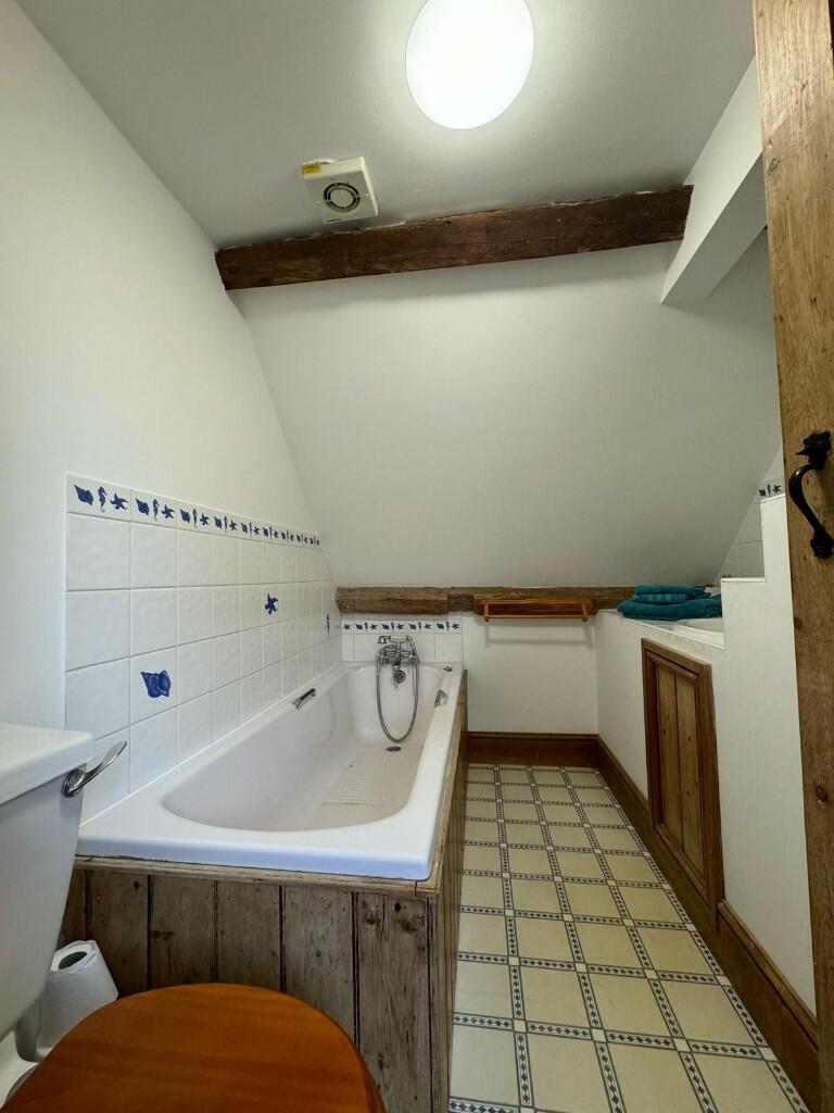 SECOND FLR BATHROOM*