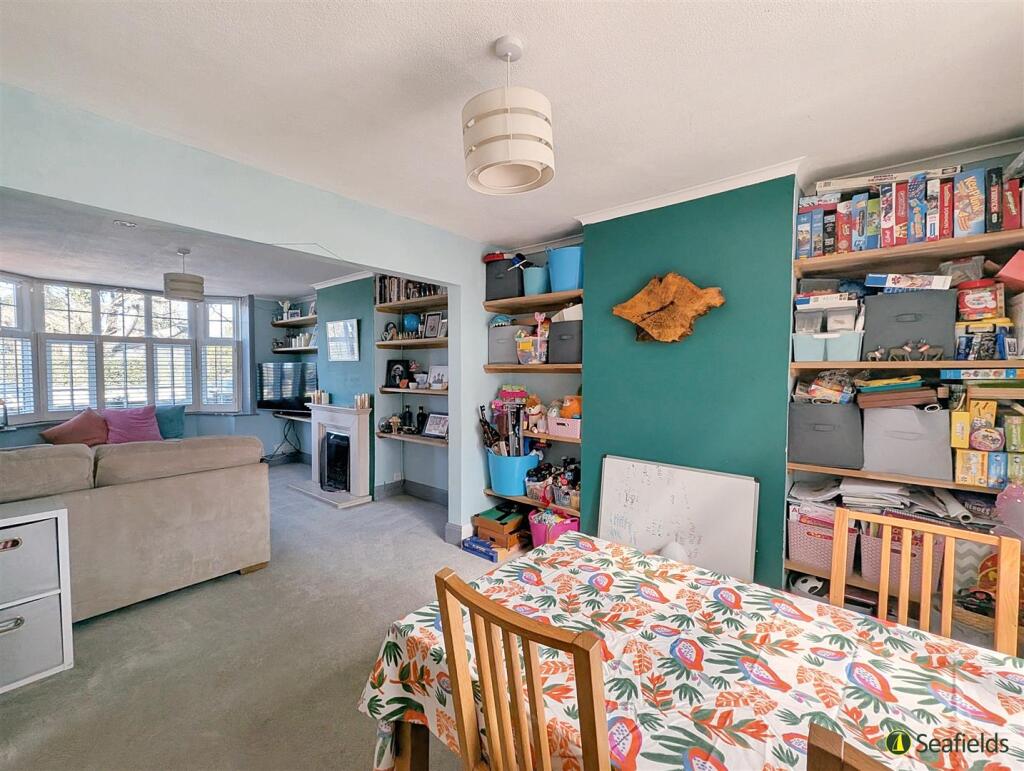 SITTING/DINING ROOM