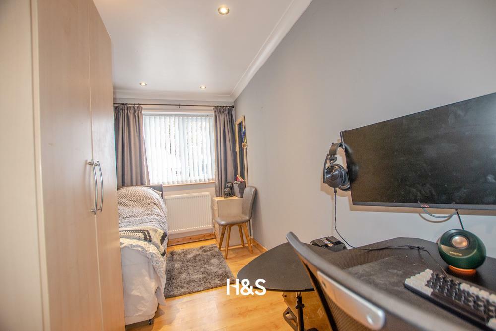 50chamberlainroad bedroom 4.jpg