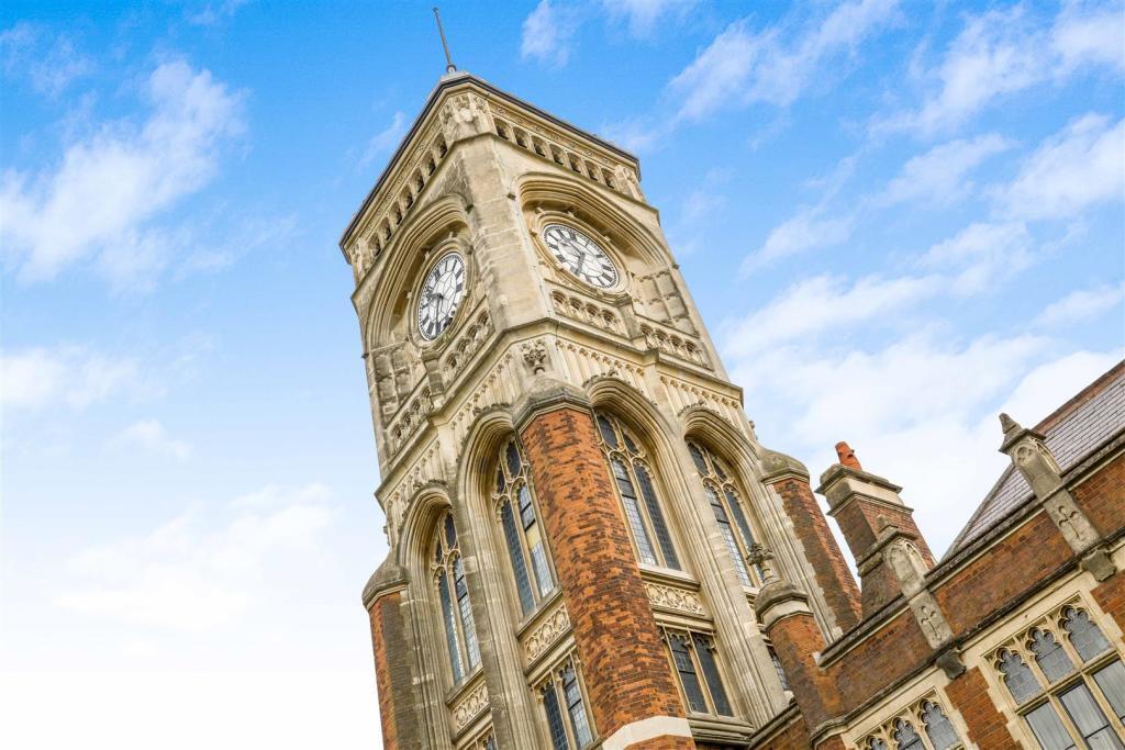 Davidson Frost-Wellings, DFW, Royal Connaught, Bus