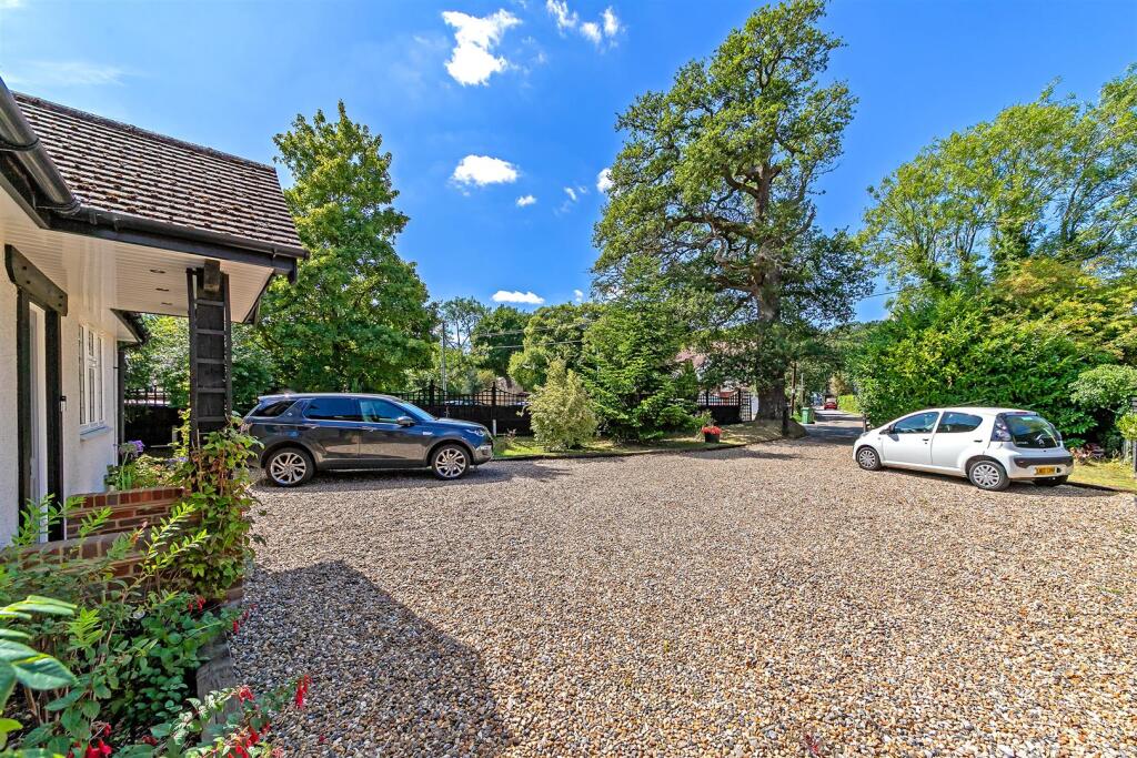 211ParkStreetLane-21.jpg