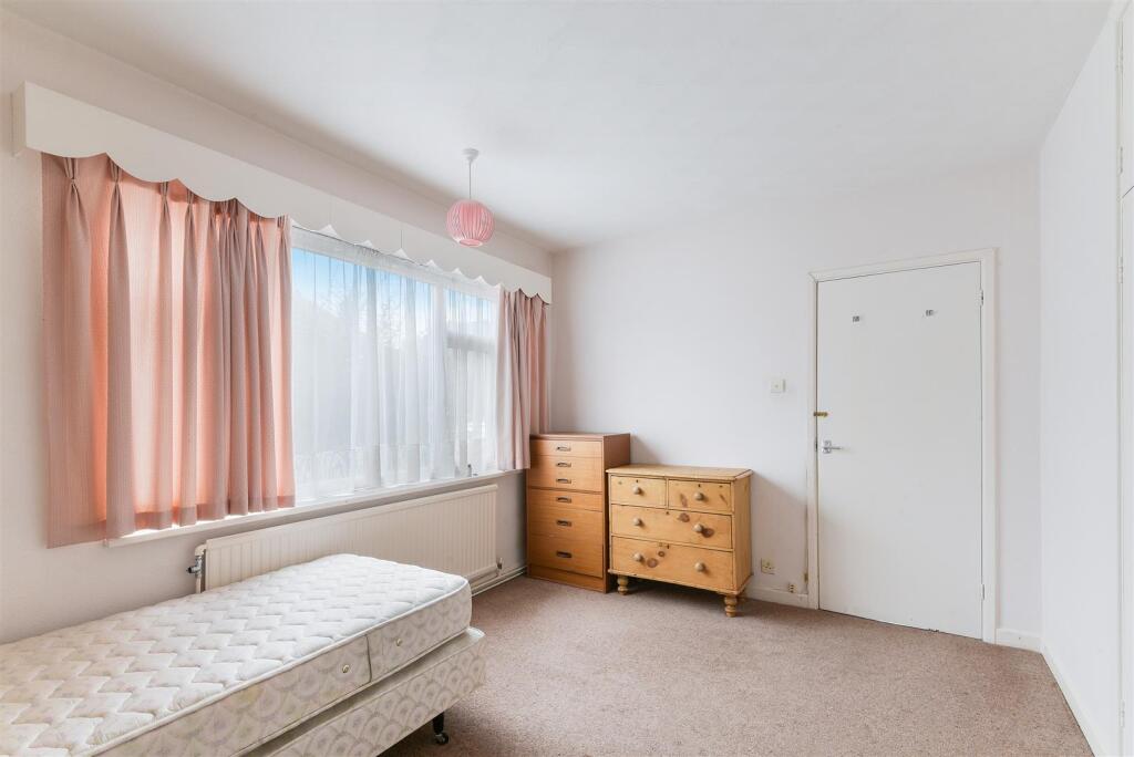 COURTLANDS CRESENT,37- (16).jpg