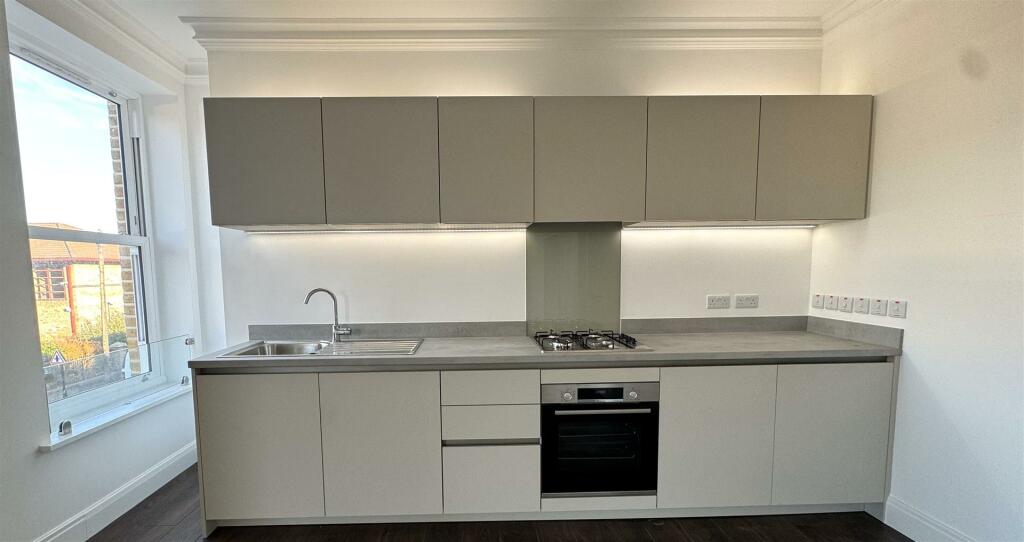Kitchen 2.jpg