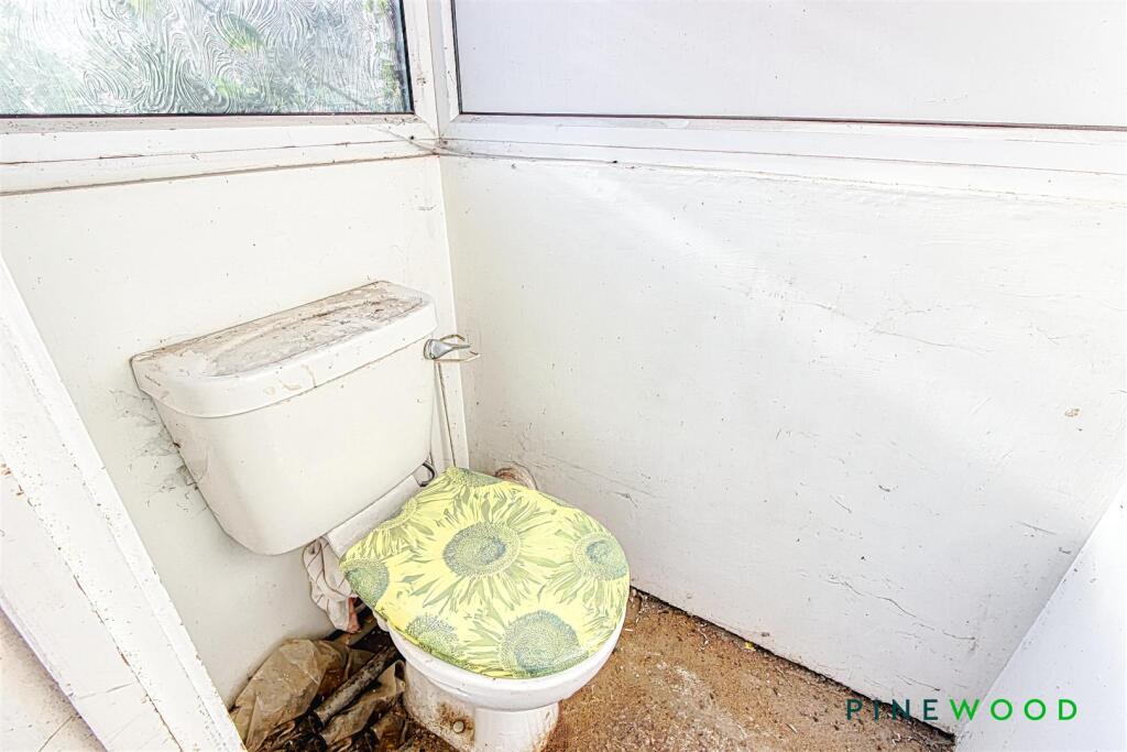 wc - kennel/garage