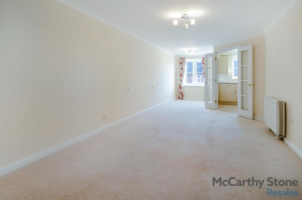 8673740-interior01.jpg