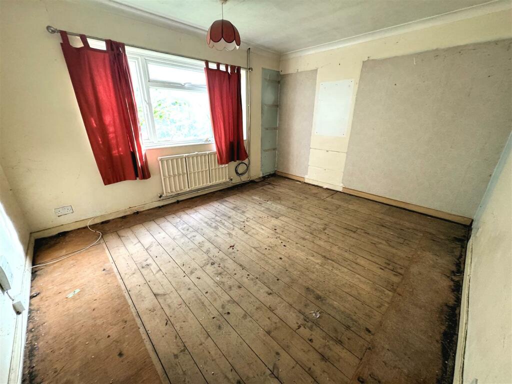 Bedroom 4.jpg