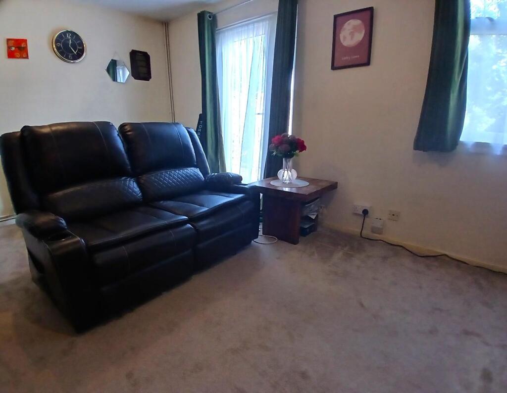 Lounge 2.jpg