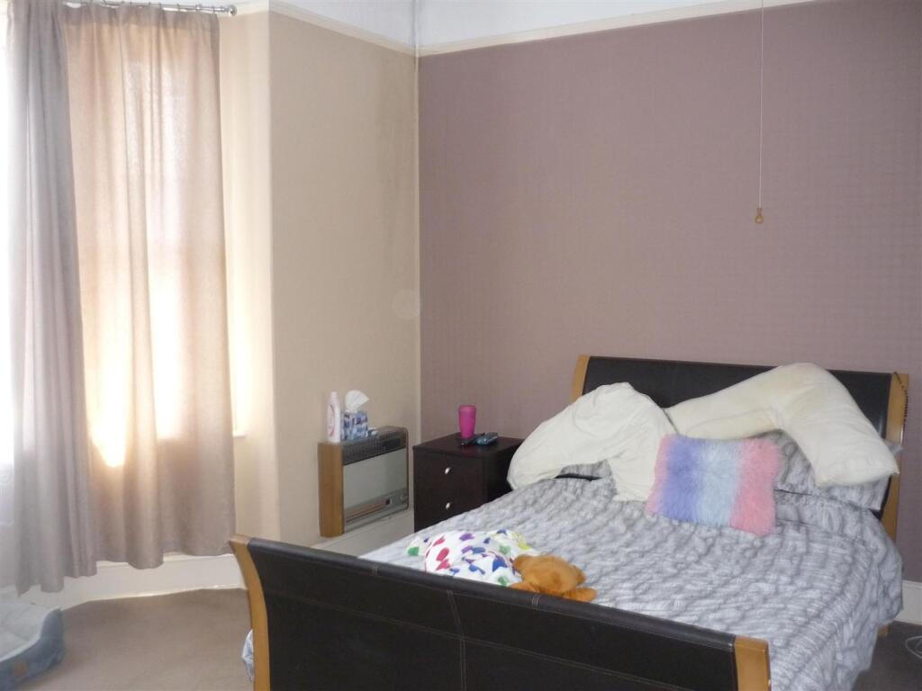 Bedroom 1.JPG