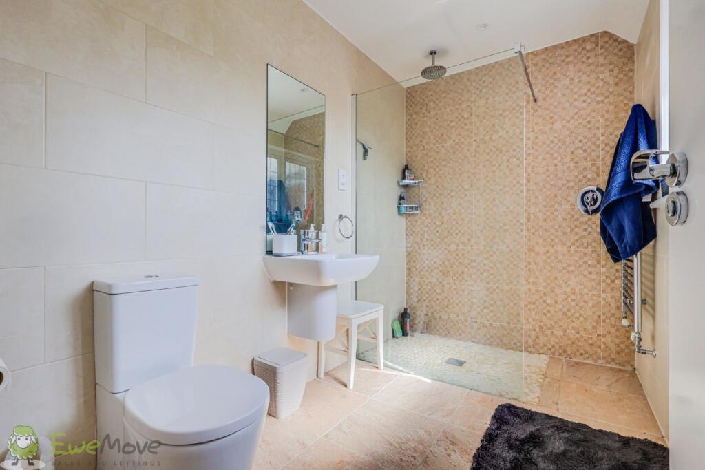 Master Bedroom Suite  - Ensuite 