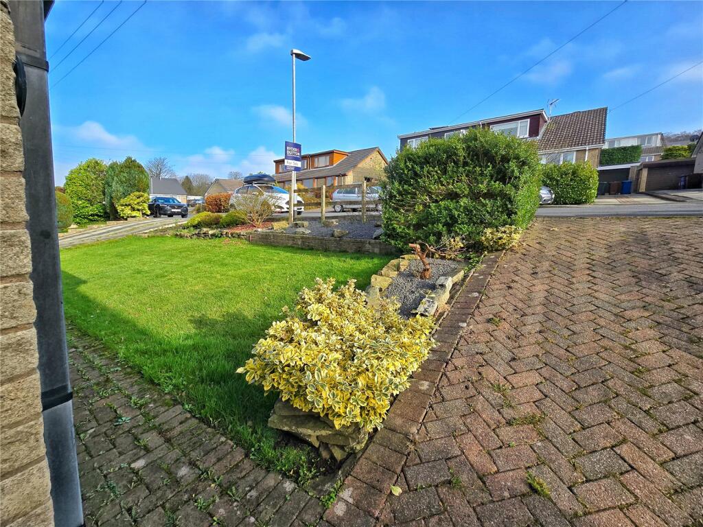 Front Garden/Outlook