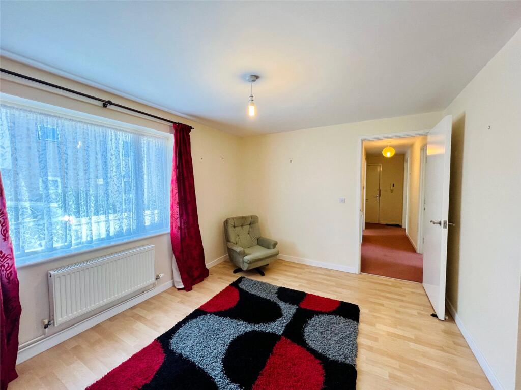 Skeaping Close, Newmarket, Suffolk, CB8