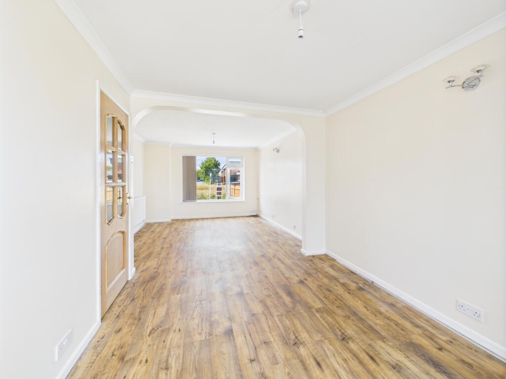 CAM01740G0-PR0411-STILL005