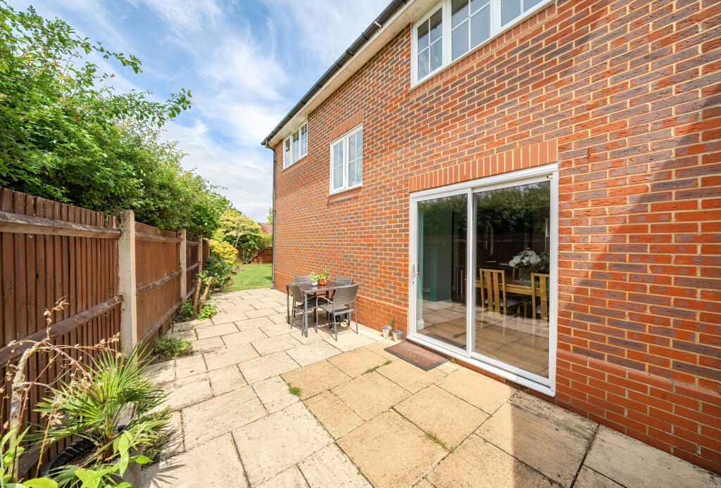 1296810-3-68385a4...