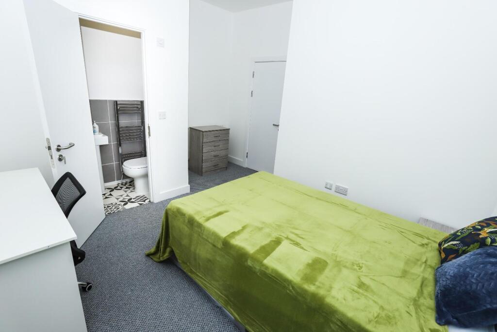 84 Glebe Road #18.jpg