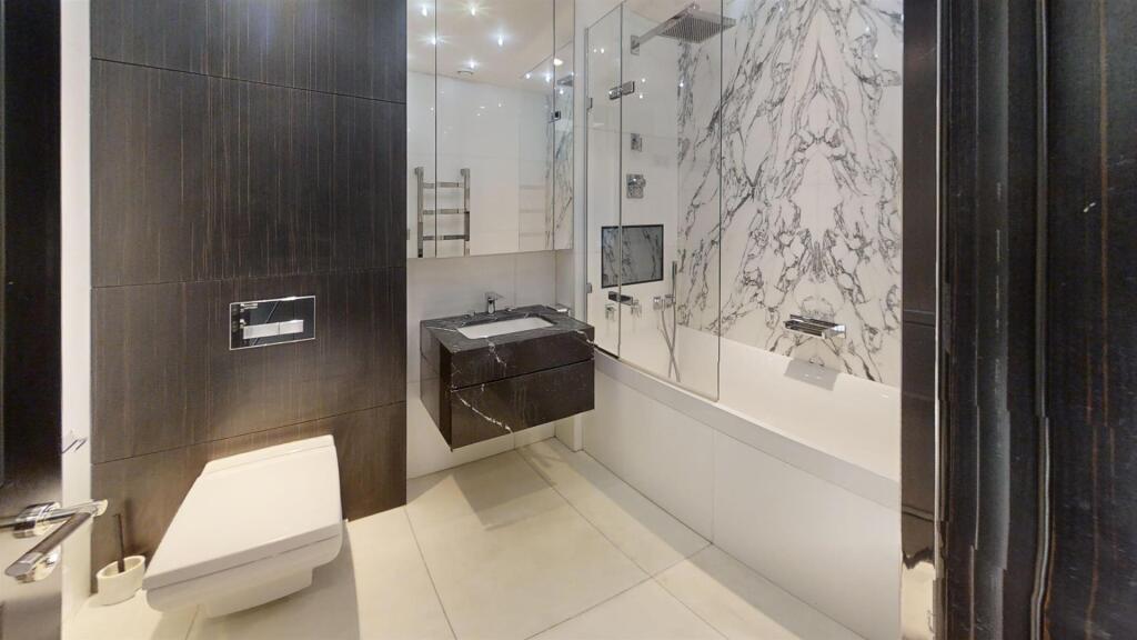 Wolfe-House-Bathroom.jpg