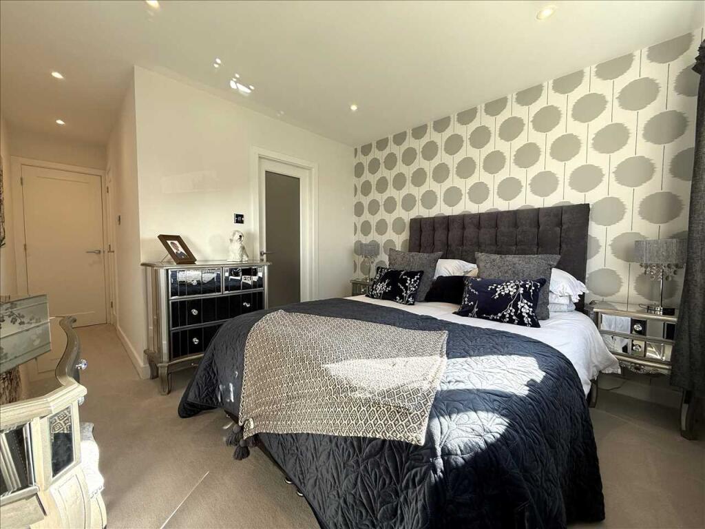Bedroom (front)