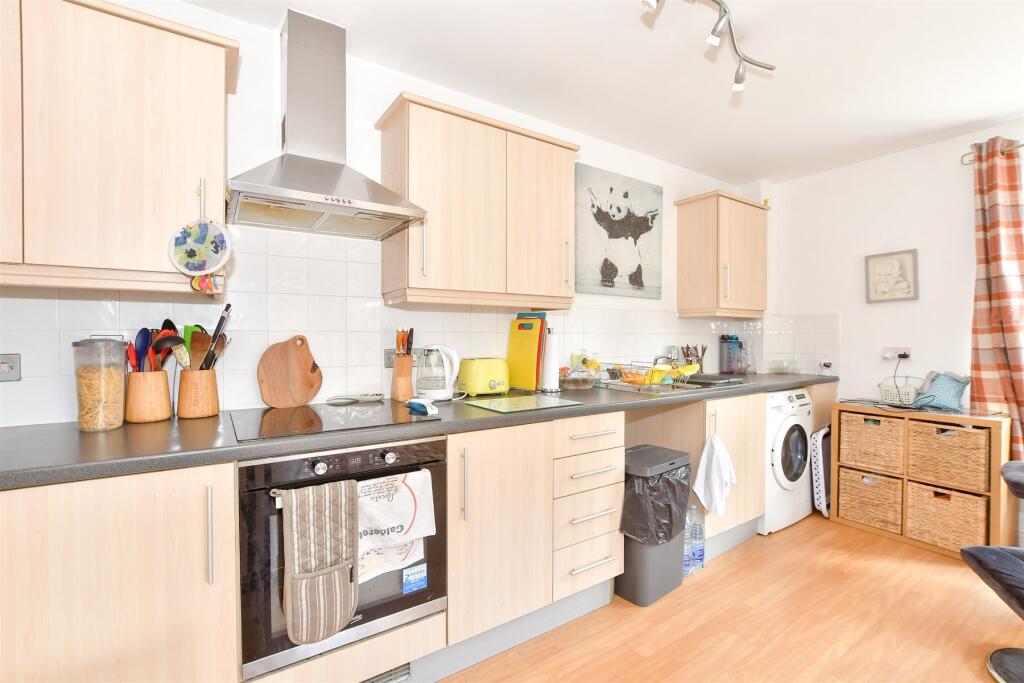 Lounge/Kitchen