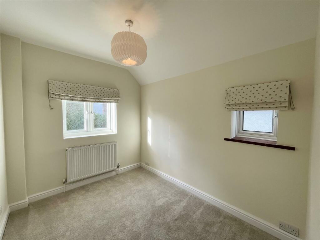 16CNorthRoad_Bedroom3.jpg