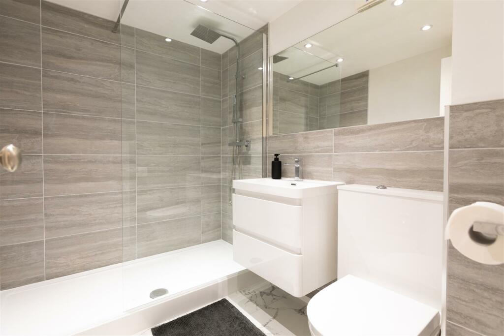 Shower Room 2.jpg