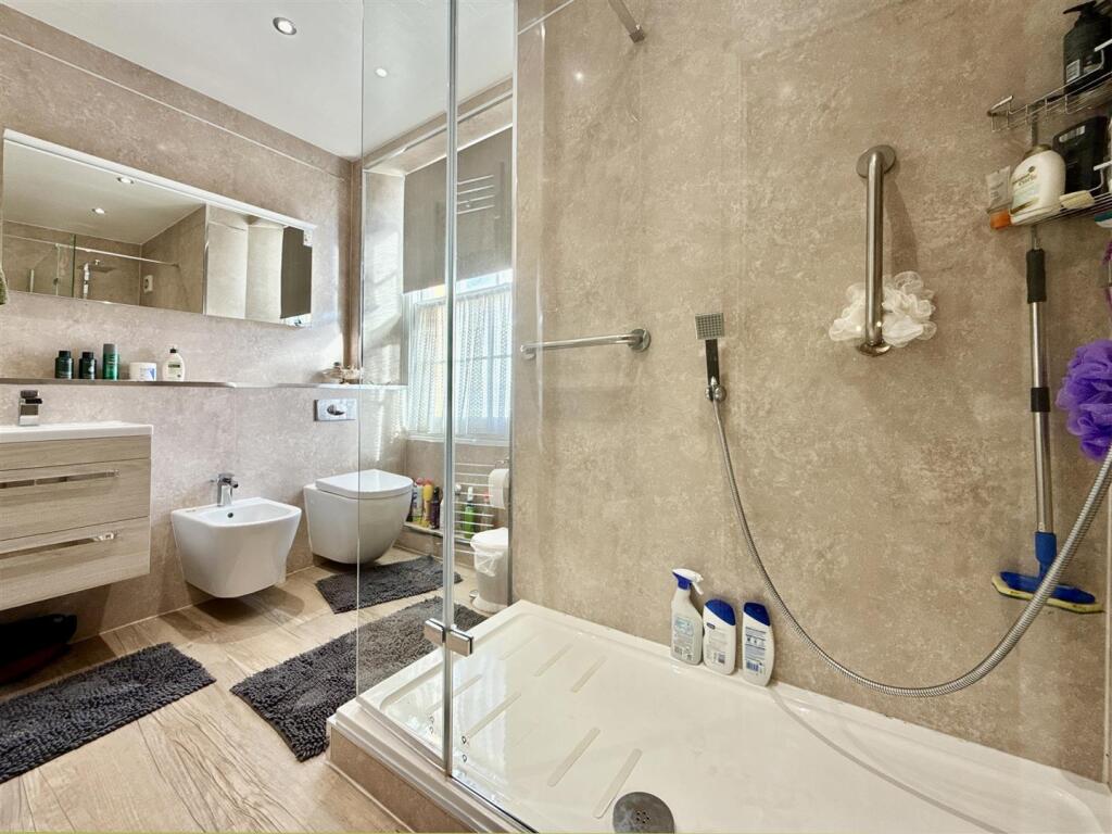 Bedroom 1 Ensuite.jpeg