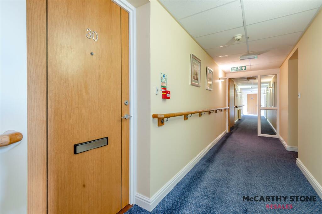 8597350-interior13.JPG