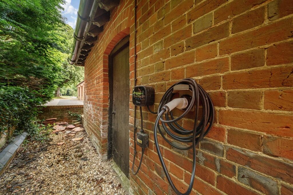 1305685-8-6846c54...