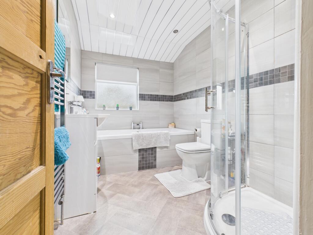 CAM03729G0-PR0165-STILL011