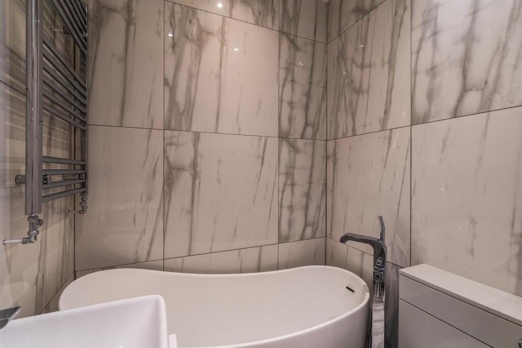 Bedroom 2 En-Suite (Penthouse)