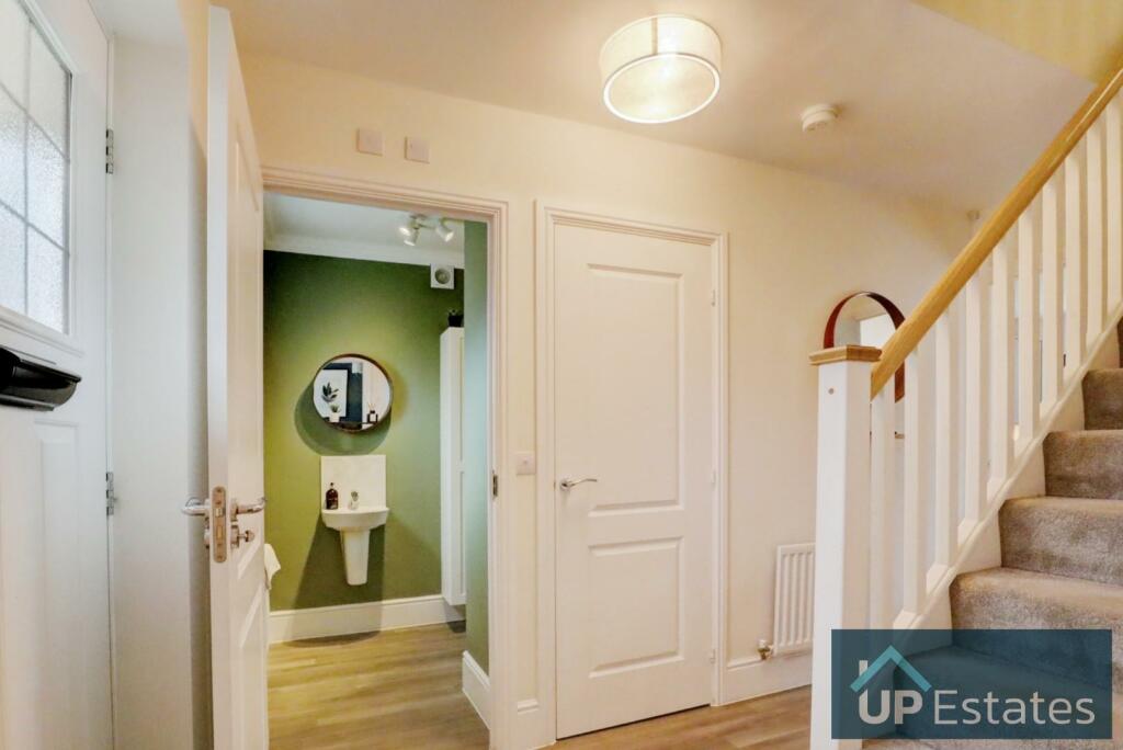 Hallway + WC Cloaks.jpg