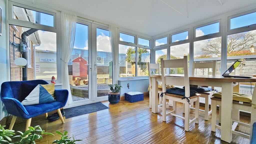 Conservatory/Dining Room