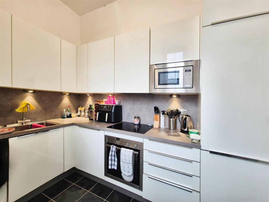 kitchen (2).jpg
