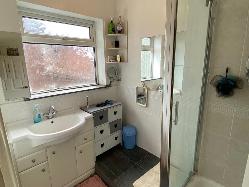 Shower Room.jpg