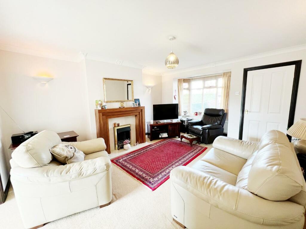 Lounge pic 2.jpg