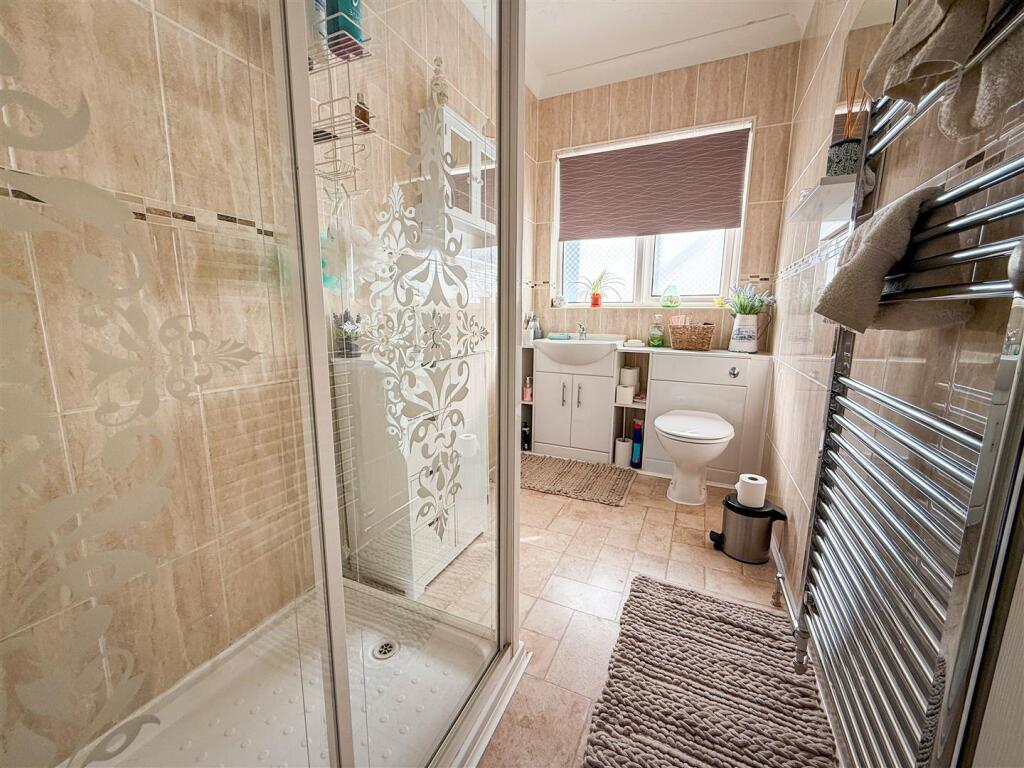 SHOWER ROOM