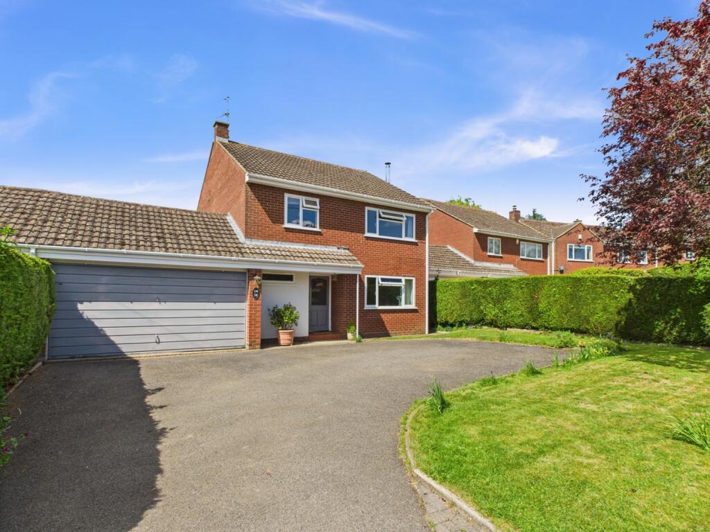 CAM02313G0-PR0082-STILL009