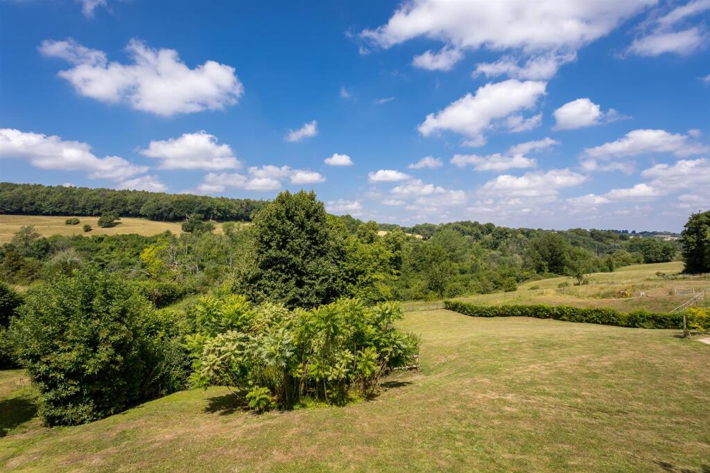 38 - Springview - GL8 8XX - Web.jpg