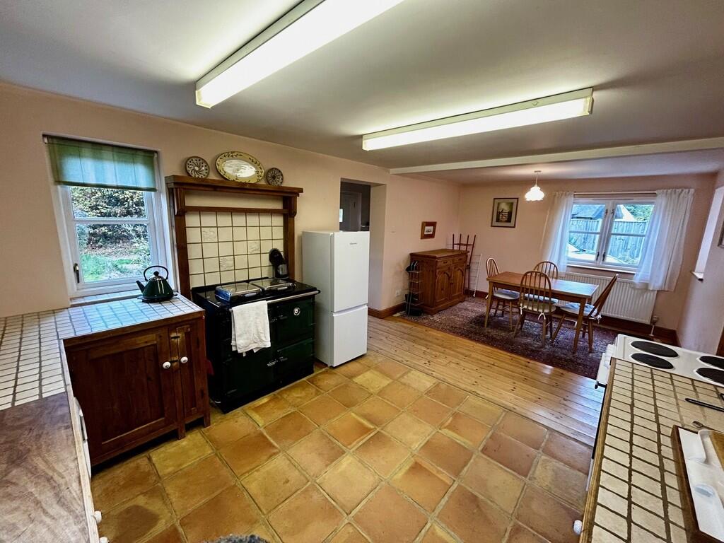 kitchen / dining ...