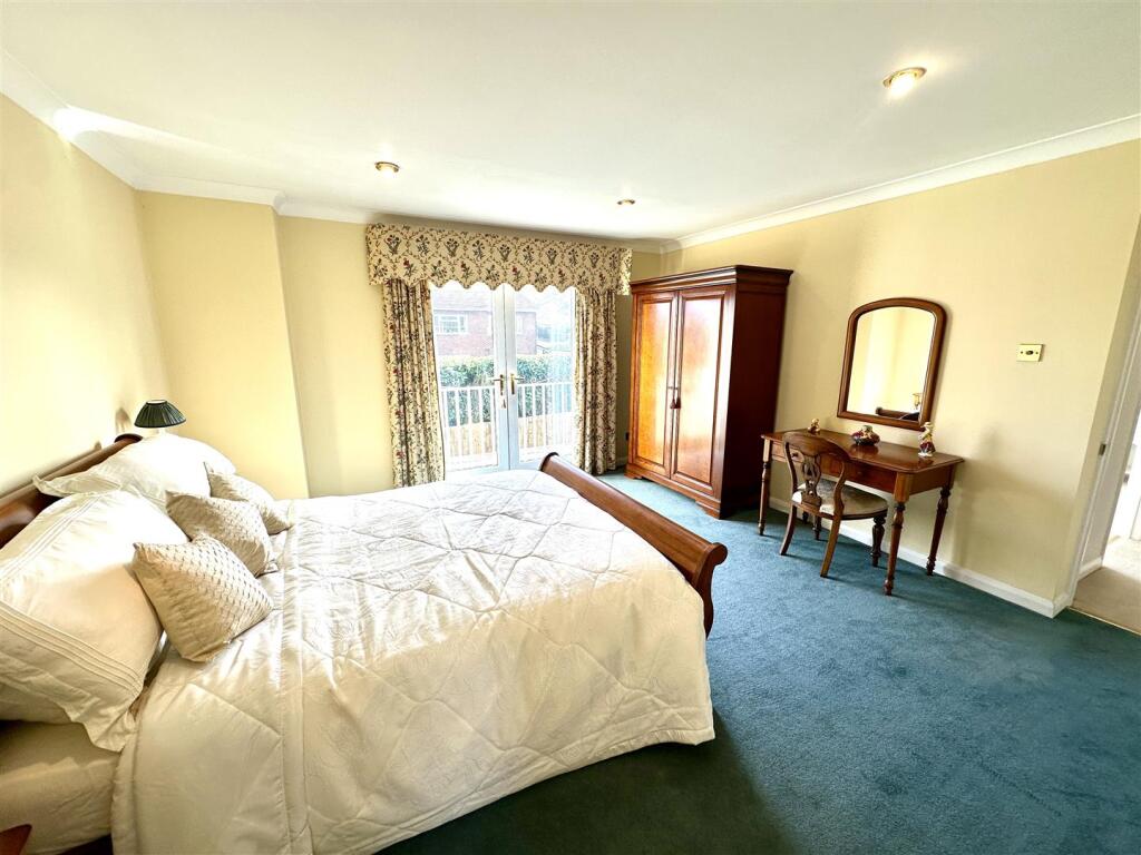BEDROOM 2