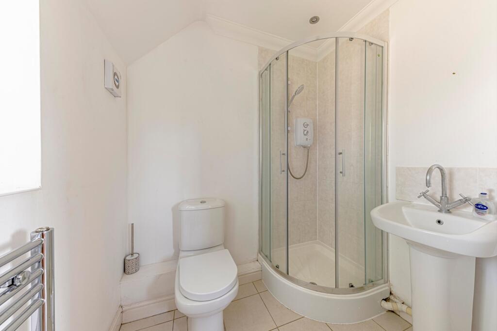 En-Suite Shower W.C (1)