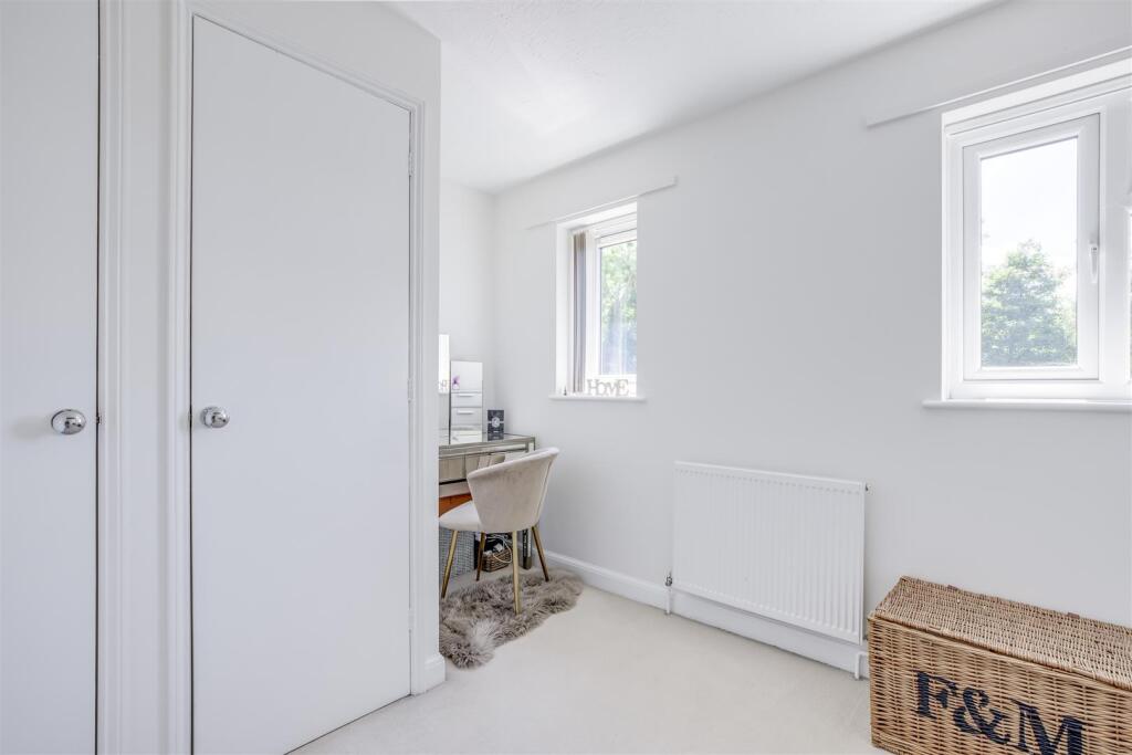 13 Hall Close, HP13 7YT-5.jpg