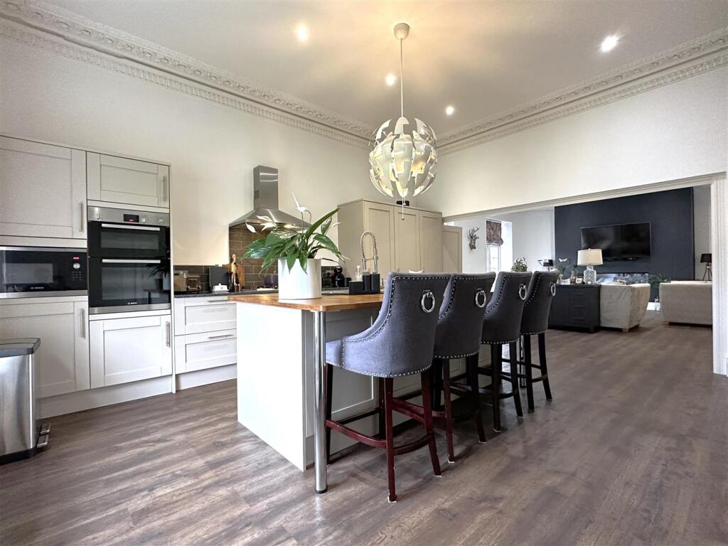 Stylish Dining Kitchen 633