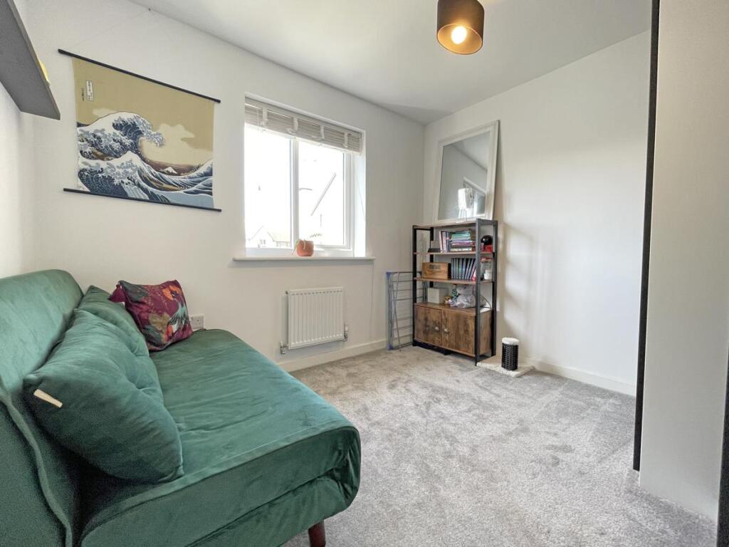 Haycroft Mews 21 - Bedroom Two.jpg