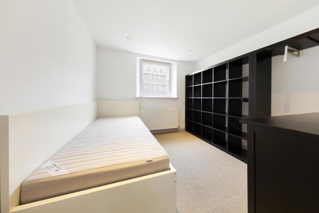 bedroom ()