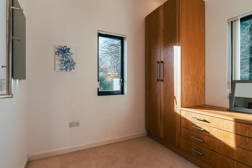 Bedroom 4 Dressing Room