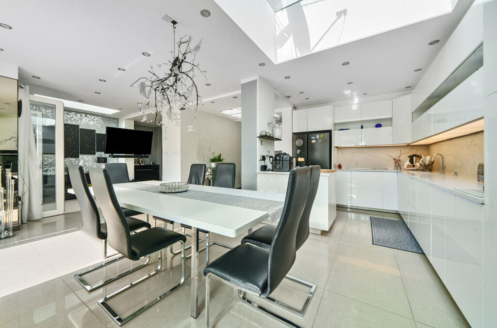 1314667-9-685c2f9...