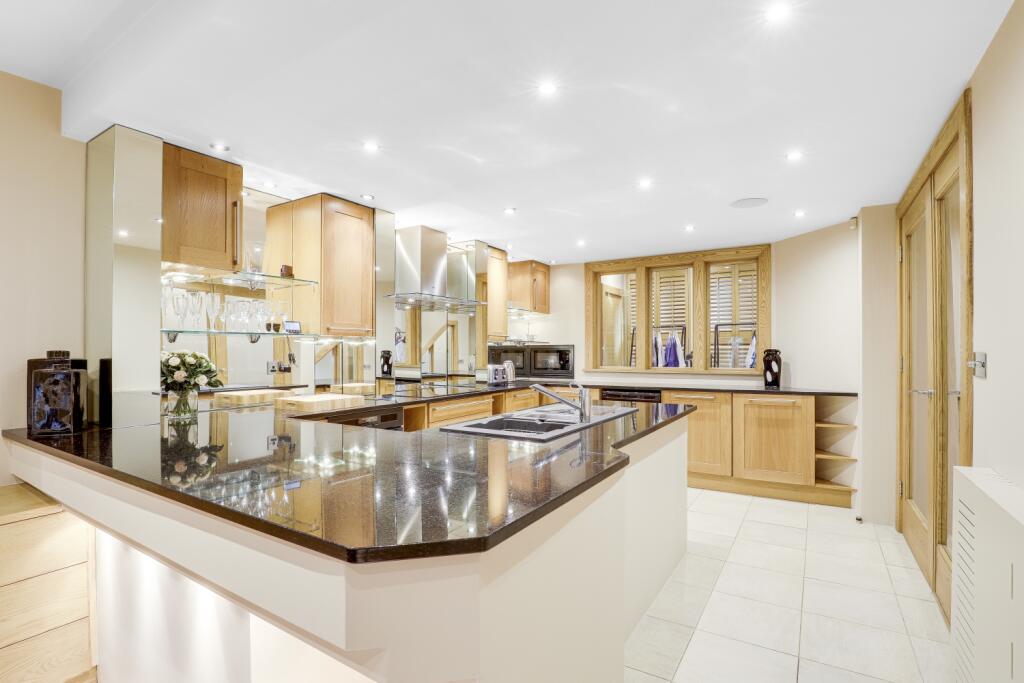 32 CASTLE B HARRY HIGH RES (25)