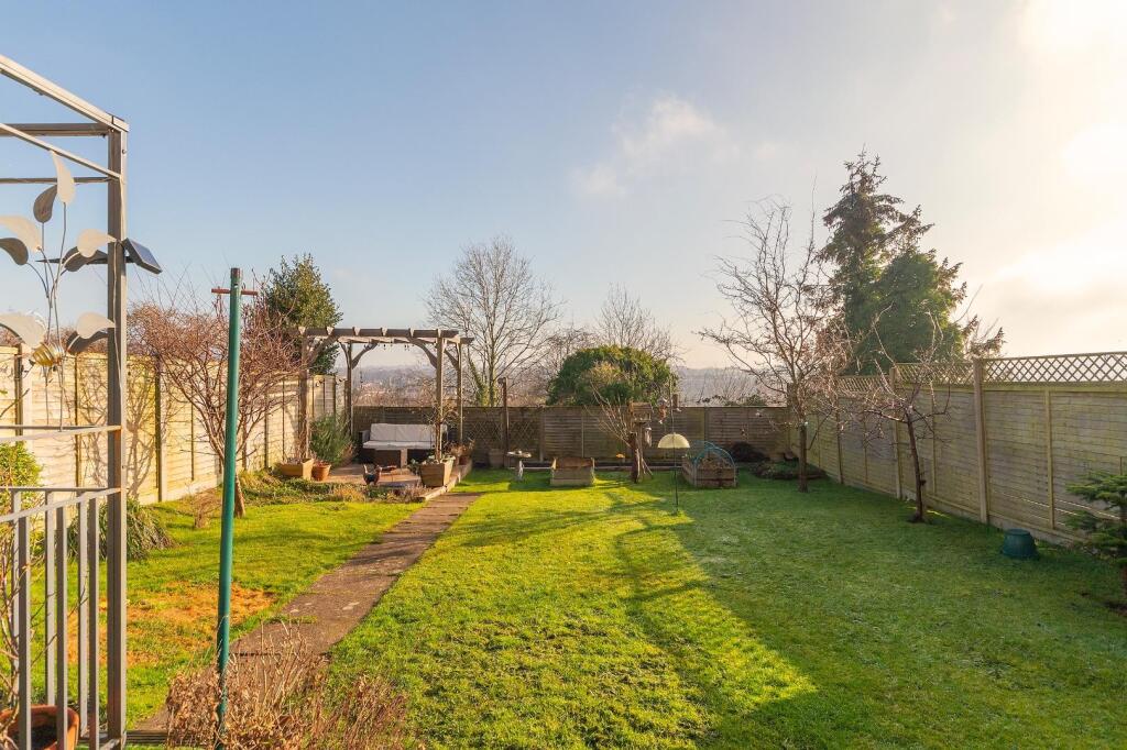 2Q6RKE - External I.jpg