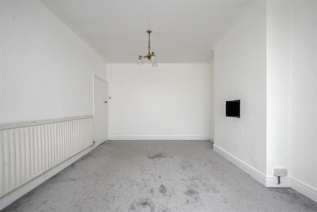 Wordsworth Avenue, E18