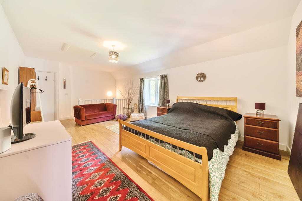 Annexe: Bedroom 1