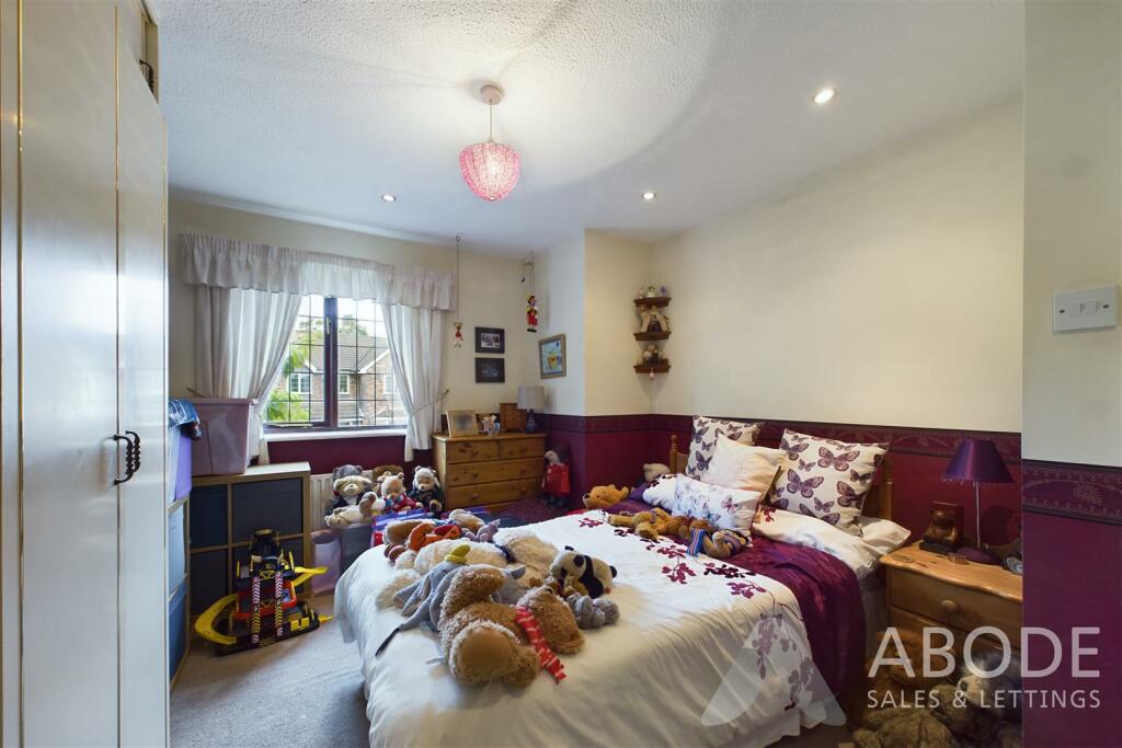 CAM02696G0-PR0366-STILL009.jpg